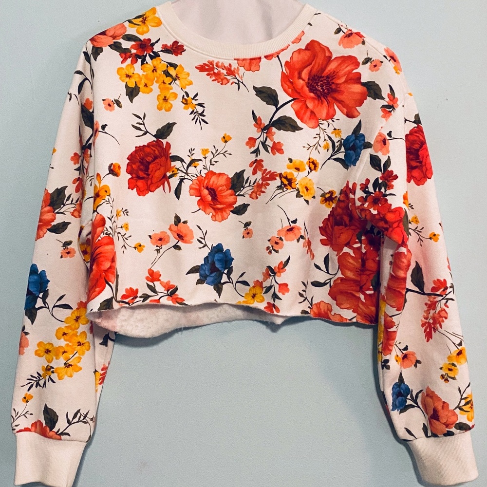 Floral Cropped Crew Neck Sweatshirt (Forever 21)